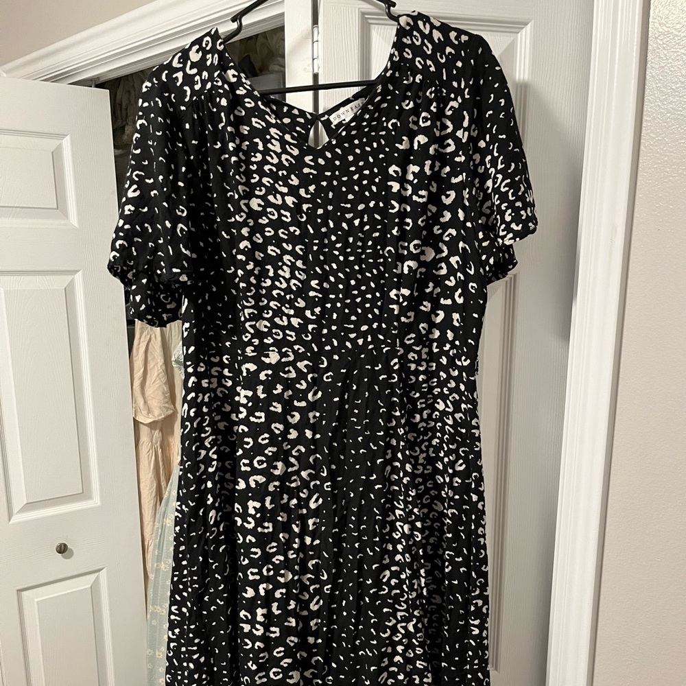 V-neck cheetah print dress